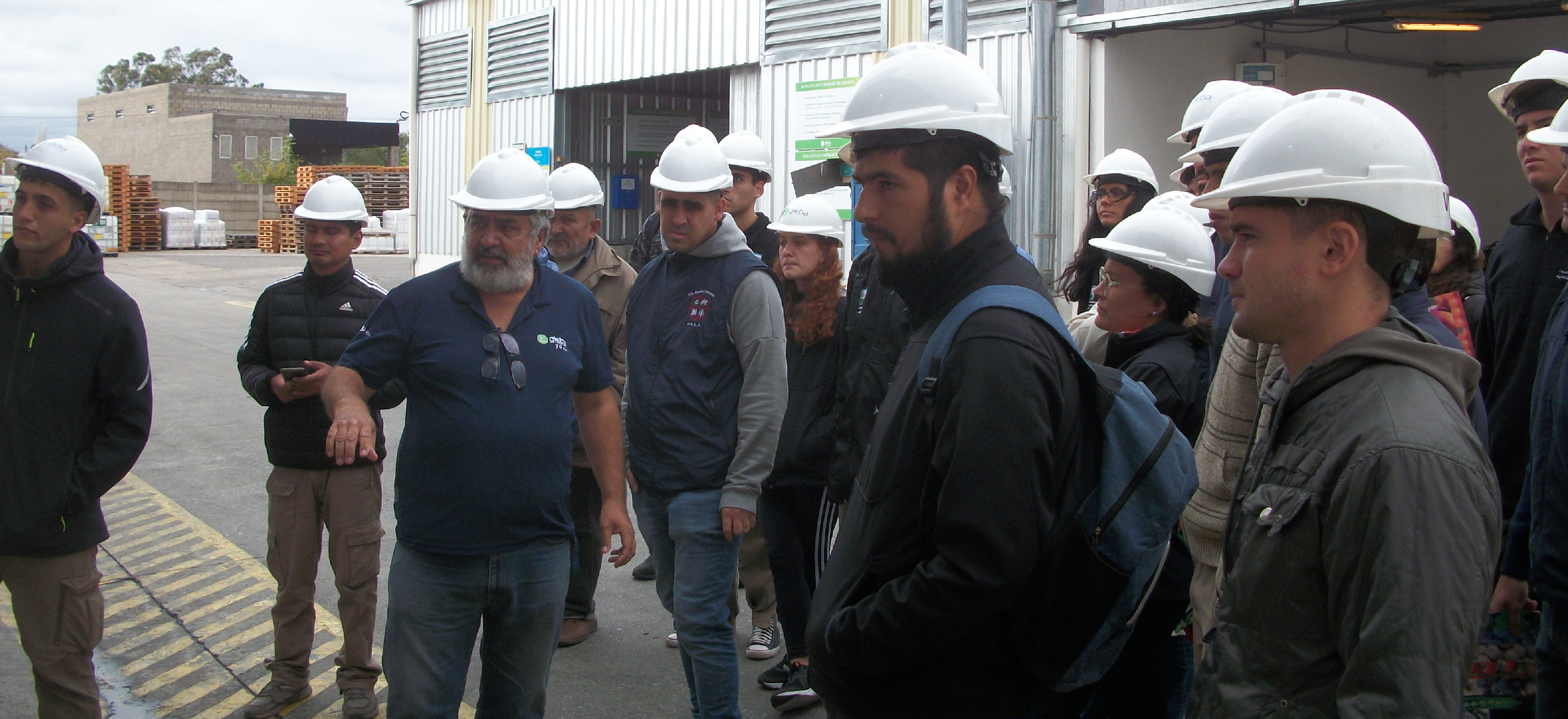 Estudiantes de la cursada de Terapéutica Vegetal visitaron la empresa Gleba