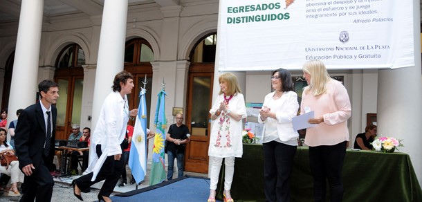 La UNLP reconoció a sus mejores graduados