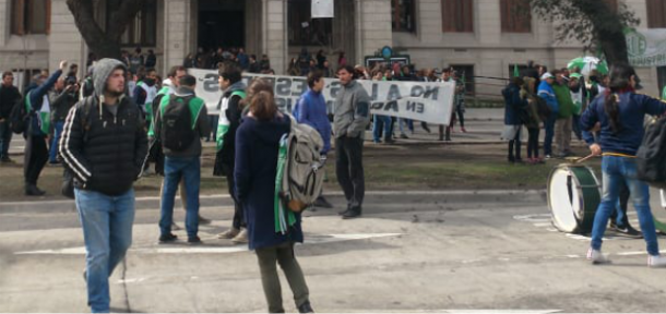 La Facultad repudia los despidos en el Ministerio de Agroindustria de la Nación