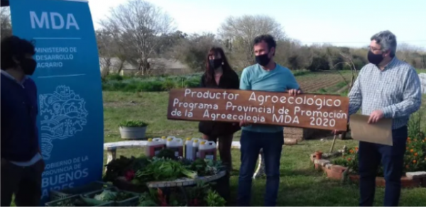 Entrega de Bioinsumos a los primeros productores agroecológicos registrados