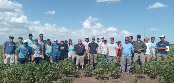 Viaje de estudio de estudiantes del curso Oleaginosas y Cultivos Regionales