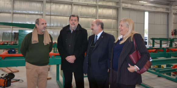 El Ministro Elustondo, representantes de la UNLP y de los Ministerios de Educación y Desarrollo de la Provincia visitan la Estación Experimental Julio Hirschhorn