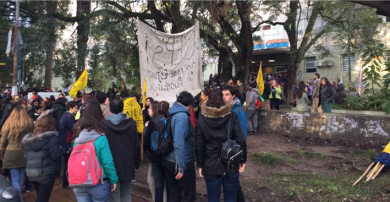 La Facultad presente en la marcha en repudio al femicidio de Emma Córdoba