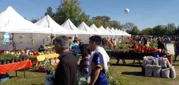 Actividad de extensión: Expo Feria Almirante Brown 2025