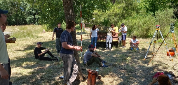 Actividad de extensión de la cátedra de Topografía en conjunto con la organización Movida de Locos