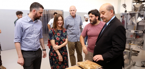 La titular de Cascos Blancos visitó la Planta de Alimentos Deshidratados