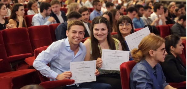 Diez estudiantes de nuestras carreras recibieron el premio Joaquín V. González