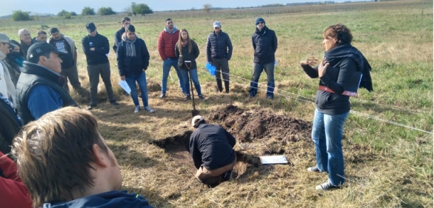 Encuentro ganadero con productores, técnicos y estudiantes de nuestra Facultad. en el establecimiento Don Joaquín