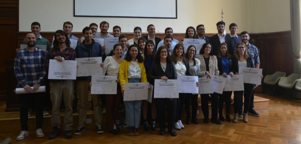 Acto de jura de práctica y entrega de títulos simbólicos a Graduados