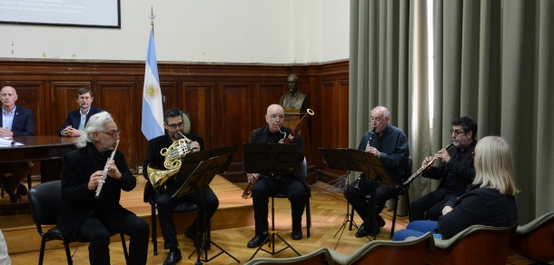 Acto de jura de práctica y entrega de títulos simbólicos a Graduados