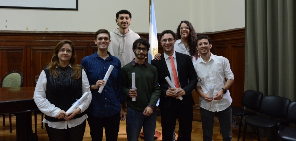 Acto de jura de práctica y entrega de títulos simbólicos a Graduados