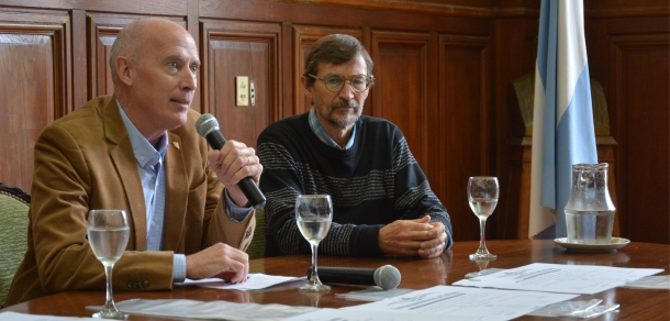 Acto de jura de práctica y entrega de títulos simbólicos a Graduados