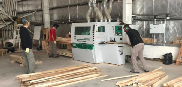 EL CENTRO DE LA MADERA DE LA FACULTAD ESTA FABRICANDO CAMAS PARA AYUDAR A NUESTRA COMUNIDAD  