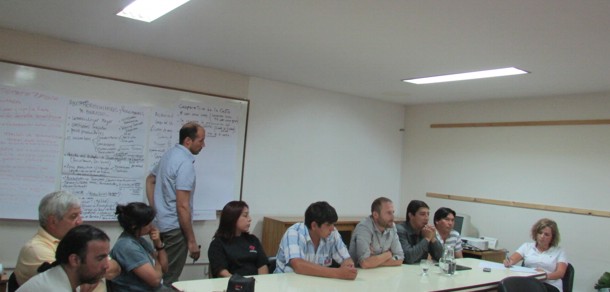 Dialogan en taller de comercialización sobre el fortalecimiento de agricultores familiares bonaerense