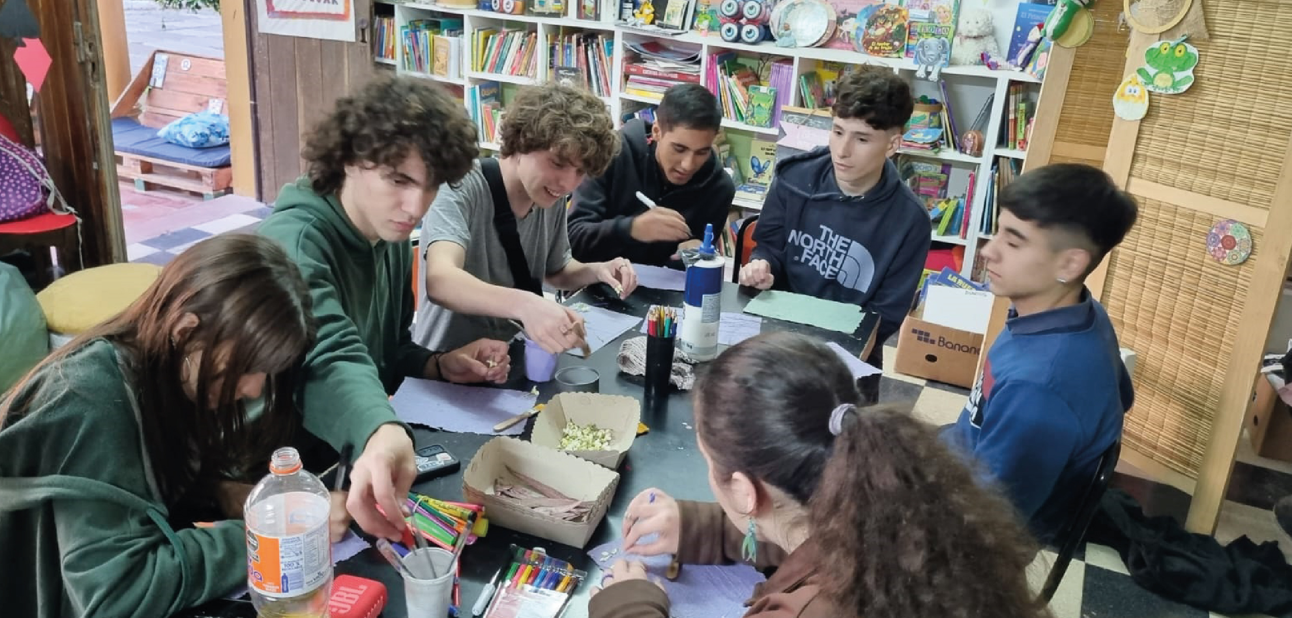 Elaboración de Papel Artesanal en la República de los Niños