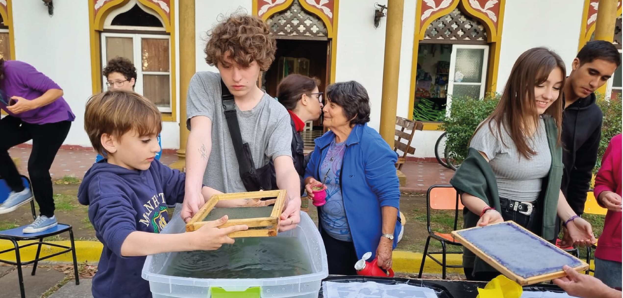 Elaboración de Papel Artesanal en la República de los Niños