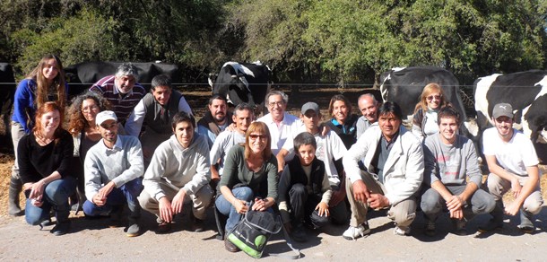 Visita guiada para productores tamberos al Tambo Santa Catalina. UNLP.