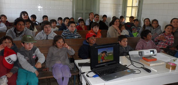 Estudiantes de la EP Nº5 de Gómez de la Vega visitaron el tambo Santa Catalina. 