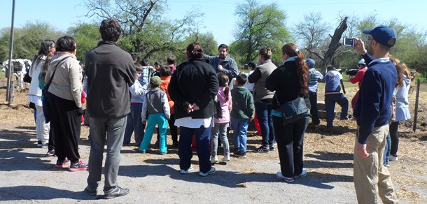 Estudiantes de la EP Nº5 de Gómez de la Vega visitaron el tambo Santa Catalina. 