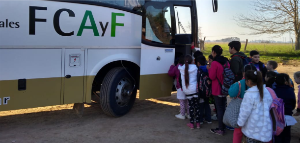 Visitas de escuelas rurales a la Facultad