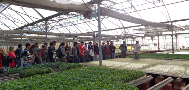 Estudiantes visitaron planta de cultivo