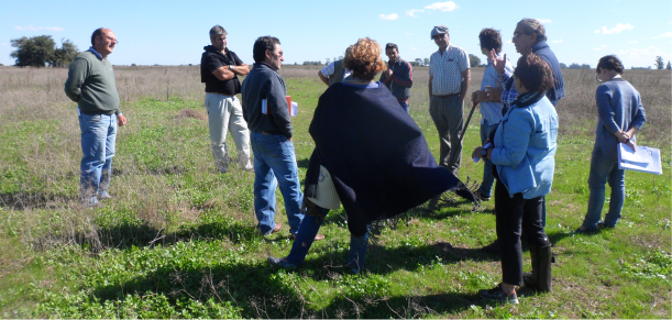 Recorrida de productores de Cambio Rural II de Castelli en el establecimiento El Amanecer-UNLP