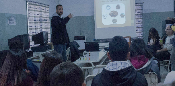 Acercando nuevas herramientas de geotecnología a las escuelas secundarias